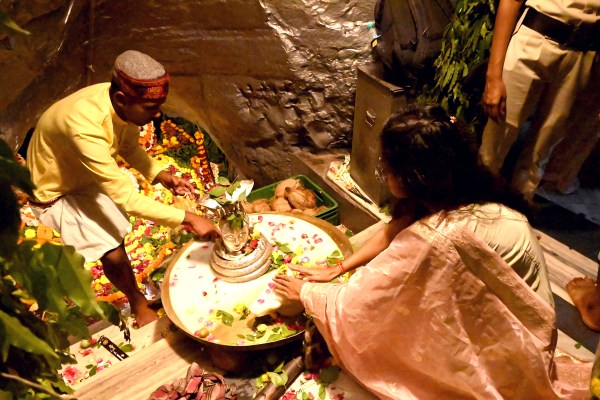 Savan Month Gufa mandir