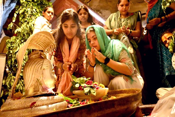 Savan Month Gufa mandir