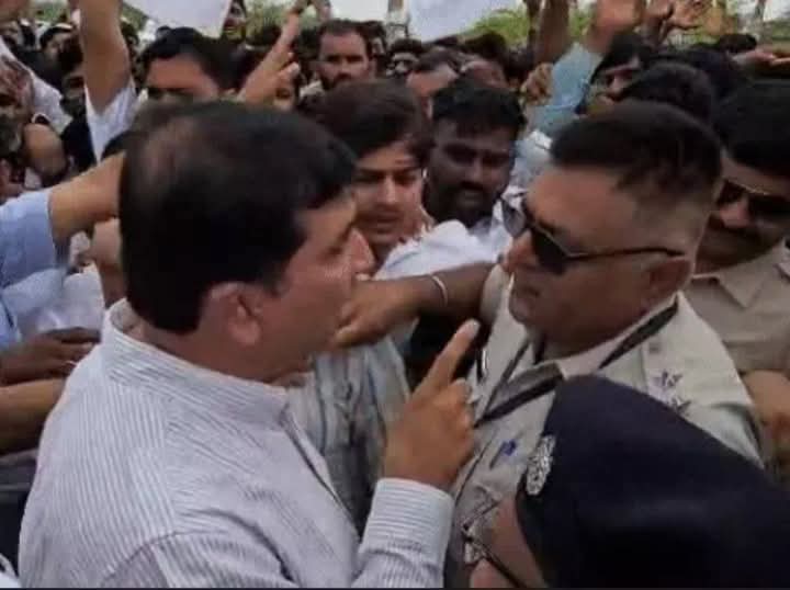 हरीश चौधरी की पुलिस से धक्का-मुक्की