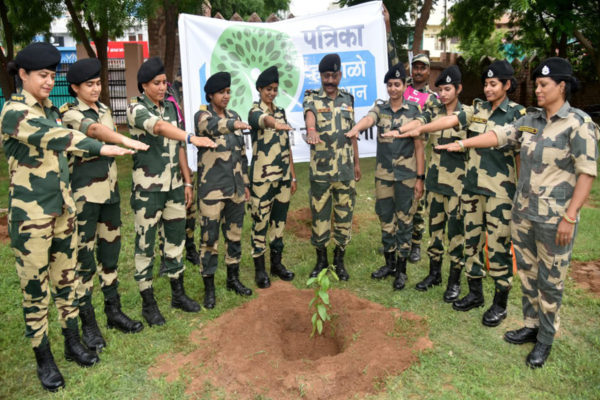 हरयाळो राजस्थान : जोधपुर में हरियाली का शंखनाद, जवानों ने लिया पर्यावरण संरक्षण
का संकल्प