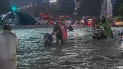 Jaipur Heavy Rain : जयपुर में भारी बारिश, निचले इलाकों में भरा पानी, मौसम विभाग
ने जारी किया अलर्ट - image
