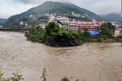 हिमाचल में हाहाकार! 4 जगह बादल फटे, 5 की मौत, 16 लोग लापता - image
