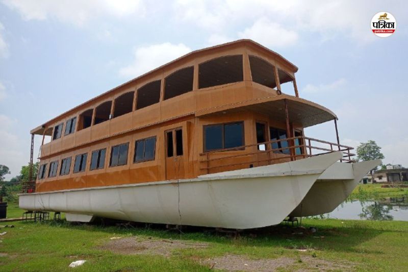 House boat