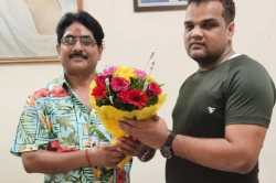 आकाशवाणी गोरखपुर के नवागंतुक कार्यक्रम प्रमुख का प्रसिद्ध लोक गायक राकेश
उपाध्याय ने किया स्वागत - image