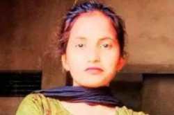 वाराणसी में सनसनीखेज घटना…छात्रा का ढाबे के कमरे में मिला खून से लथपथ शव, गला
रेत कर बॉय फ्रेंड है फरार - image