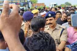 हत्यारोपी की गिरफ्तारी को लेकर वाराणसी- प्रयागराज हाईवे पर छात्रा का शव रखकर
हंगामा, भारी फोर्स तैनात - image