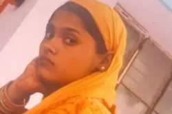जब तक तड़पना बंद नहीं की चाकुओं से गोदता रहा पति…नहीं बर्दाश्त कर सका पत्नी की
दगाबाजी, प्रेमी भी गंभीर रूप से घायल - image
