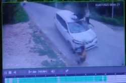 अर्टिगा कार व बाईक की भीषण टक्कर, कई फिट ऊपर उछले बाइक सवार तीन युवक…दुर्घटना के
बाद कार लेकर सवार फरार - image