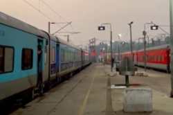 गोरखपुर से लखनऊ जा रही इंटरसिटी में लावारिस हाल में मिला पिट्ठू बैग, तलाशी के
दौरान RPF के होश उड़े - image