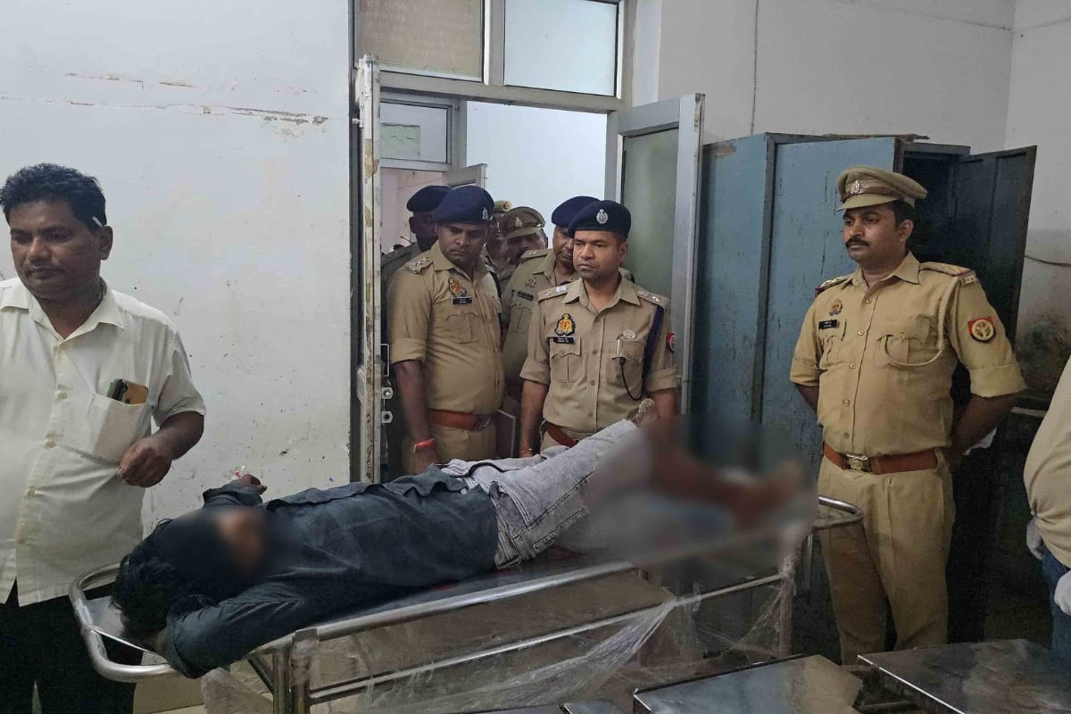 दरोगा की पिस्टल छीनकर पुलिस पर फायरिंग, भाग रहे बदमाश को पुलिस ने मारी
गोली…स्कूल प्रबंधक की हत्या कर था फरार