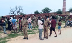 प्रयागराज में दर्दनाक हादसा: पानी भरे गड्ढे में डूबे 4 मासूमों की मौत, गांव में
मातम - image