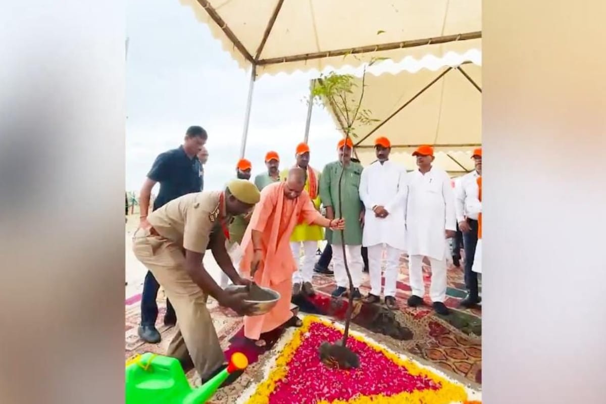 सीएम योगी का ‘एक पेड़ मां के नाम’…बोले, अकाल मौत से बचना है तो पेड़ लगाना है