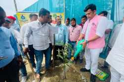 “एक पेड़ माँ के नाम” महाअभियान में शामिल हुए सांसद रवि किशन, बोले…माँ के नाम
वृक्ष लगाना आत्मिक सुख का अनुभव - image
