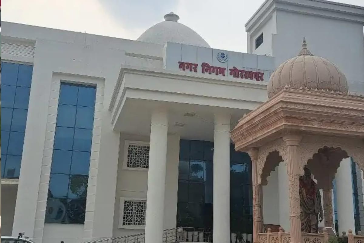 गोरखपुर में खुले में कूड़ा फेंकने वालों की खैर नहीं…नगर निगम हुआ गंभीर, सबूत
मिलने पर होगी कड़ी कारवाई : दुर्गेश मिश्र