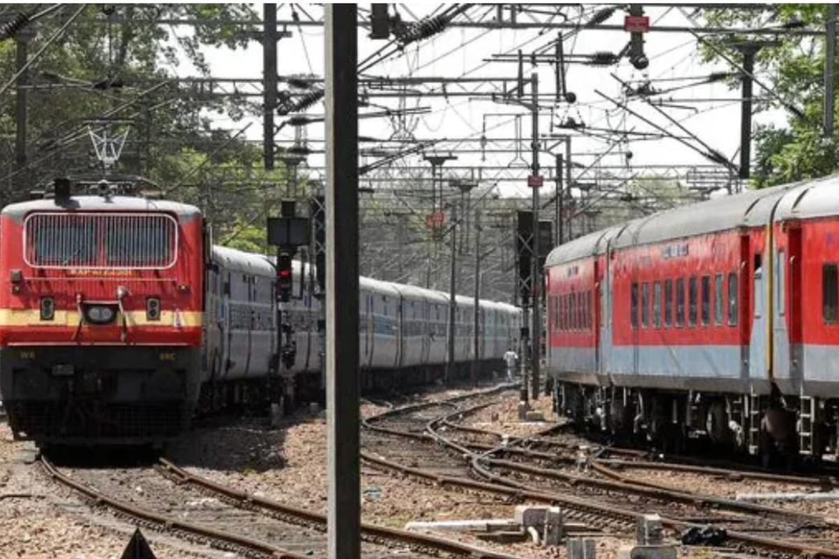 गोरखपुर से देवघर के लिए चलेगी स्पेशल ट्रेन, श्रद्धालुओं से सुरक्षित यात्रा की
अपील