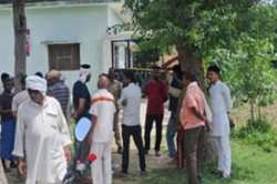 यूपी में पुरोहित की चाकू से गोदकर हत्या, शरीर पर चाकुओं के घाव देख सहमे
ग्रामीण…क्षेत्र में सनसनी - image