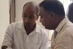 पारिवारिक कलह ने लील ली पिता,पुत्र की जिंदगी…बंद कार में पड़े मिले दोनों,
परिजनों में कोहराम - image