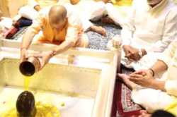 वाराणसी में बाढ़ प्रभावित क्षेत्रों का हवाई सर्वेक्षण, बाबा विश्वनाथ का दर्शन
पूजन किए मुख्यमंत्री - image