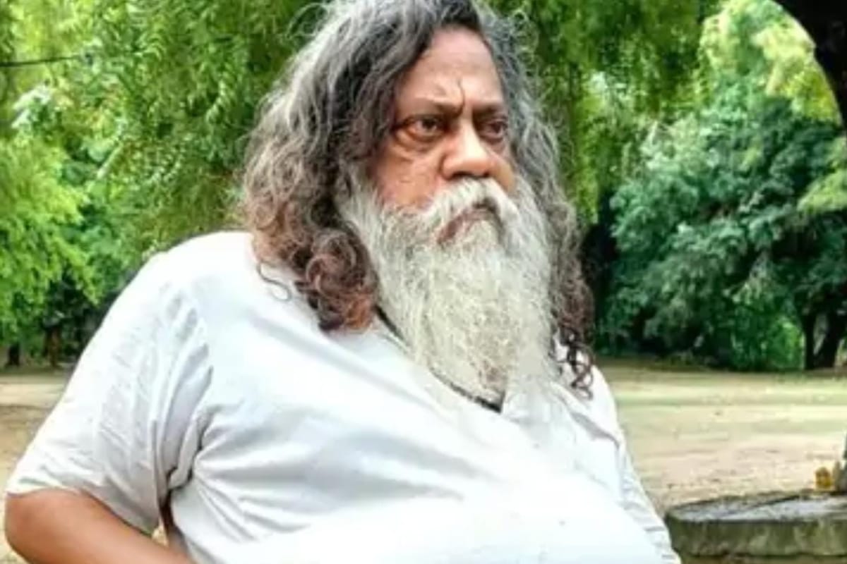 यूपी में महंत ने कनपटी पर गोली मार भेजा उड़ाया, दरवाजा तोड़ पुलिस ने निकाला खून
से सना शव…क्षेत्र में हड़कंप