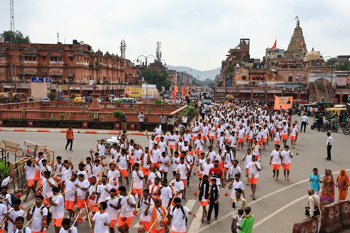 Kanwar Yatra 2025: भोलेनाथ के रंग में रंगे कांवड़िए, जयपुर में कांवड़ यात्राओं
की धूम, देखें तस्वीरें