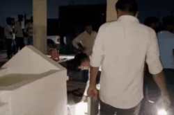 चंदौली में प्रॉपर्टी डीलर को बदमाशों ने गोलियों से भूना, ताबड़तोड़ फायरिंग से
क्षेत्र में अफरा तफरी… भारी फोर्स तैनात - image