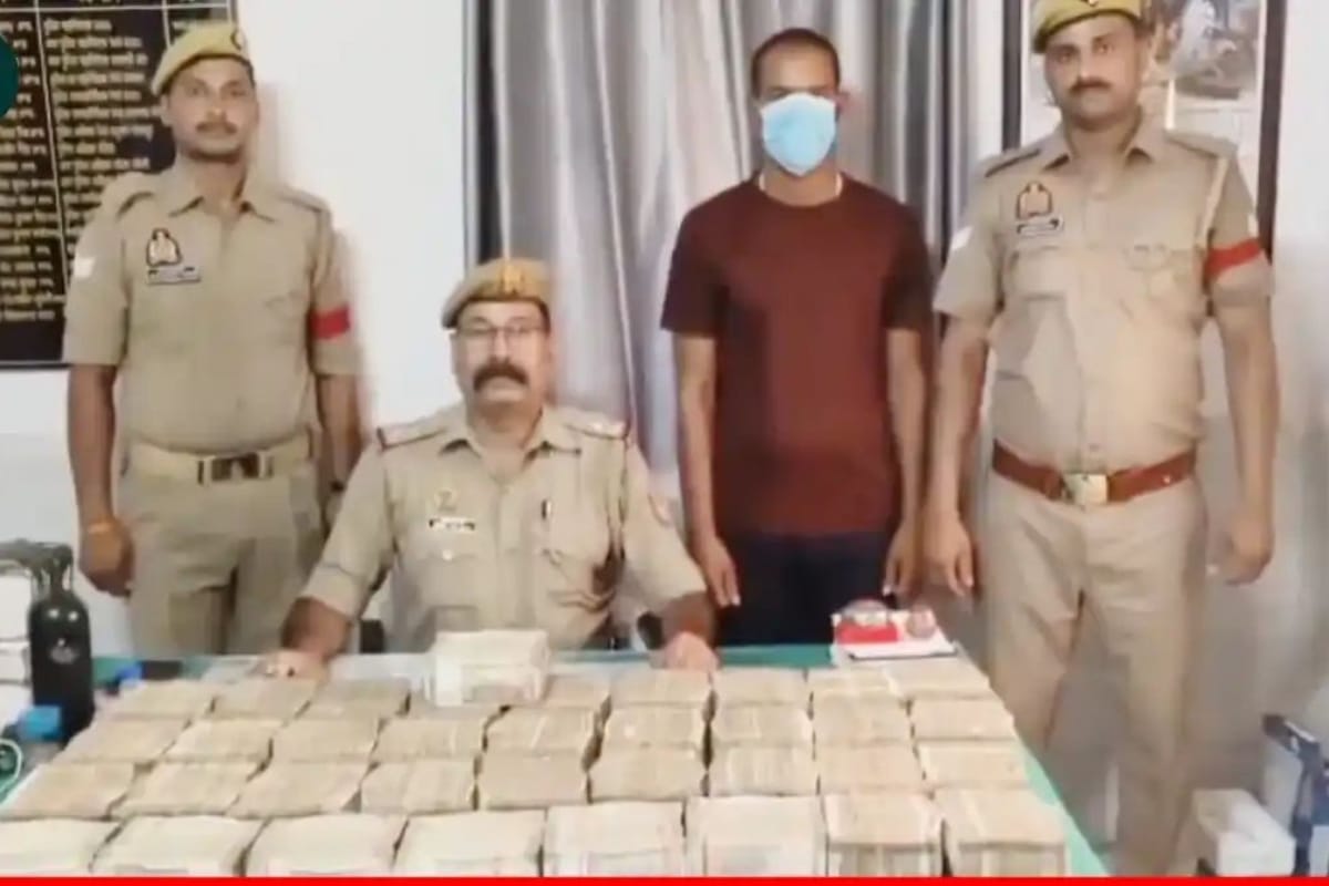बलिया रेलवे स्टेशन पर चेकिंग के दौरान 1.80 करोड़ बरामद , बिहार विधानसभा चुनाव से
जुड़ा हो सकता है लिंक