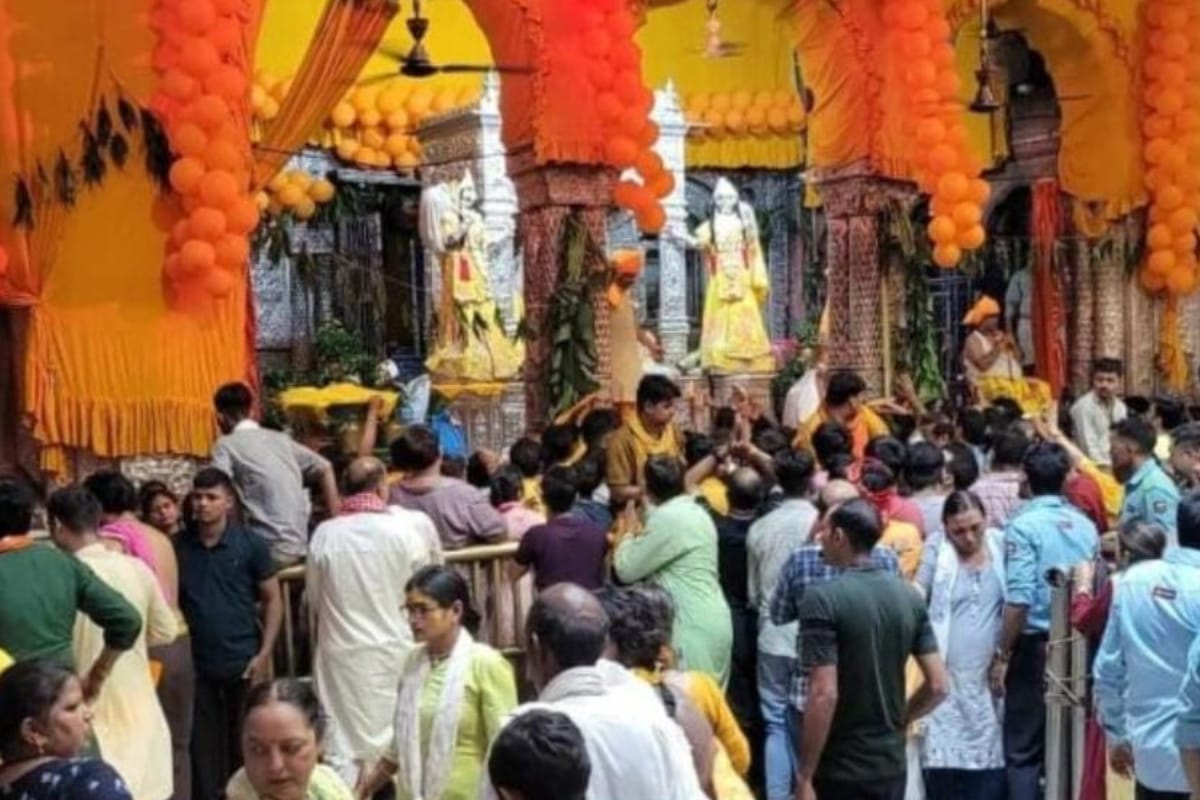 कृष्ण भक्तों के लिए खुशखबरी… वृंदावन धाम में इस दिन चार घंटे अधिक समय तक
श्रद्धालु कर सकेंगे ठाकुर जी के दर्शन
