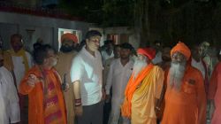 अचानक प्रयागराज के डीएम रविंद्र कुमार माँदड़ पहुंचे श्रृंगवेरपुर, गांव में लगा
दी रात्रि चौपाल - image
