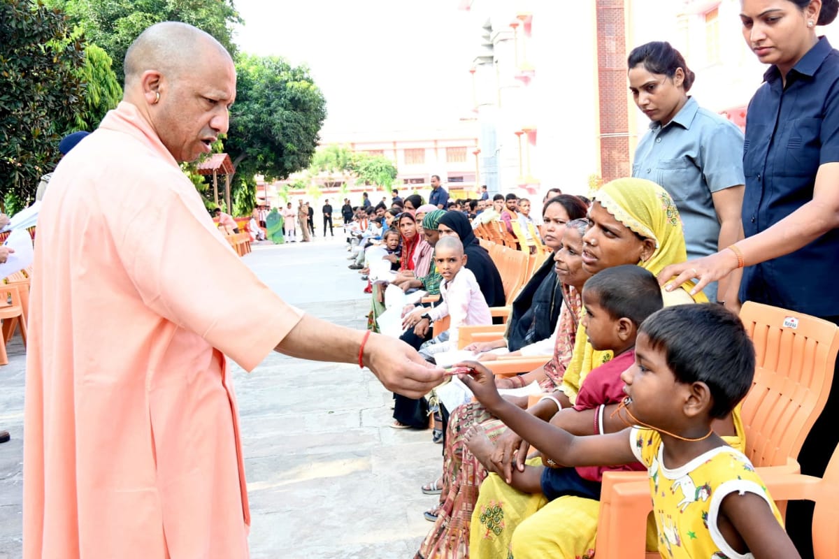 जन समस्याओं के निराकरण में लापरवाही क्षम्य नहीं, हर समस्या का हो समाधान : सीएम
योगी