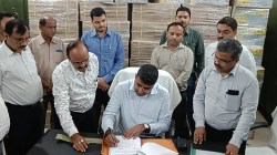 नवागत जिलाधिकारी दीपक मीणा ने लिया गोरखपुर का चार्ज, 2011 बैच के IAS…IIT खड़गपुर
से हैं बीटेक - image