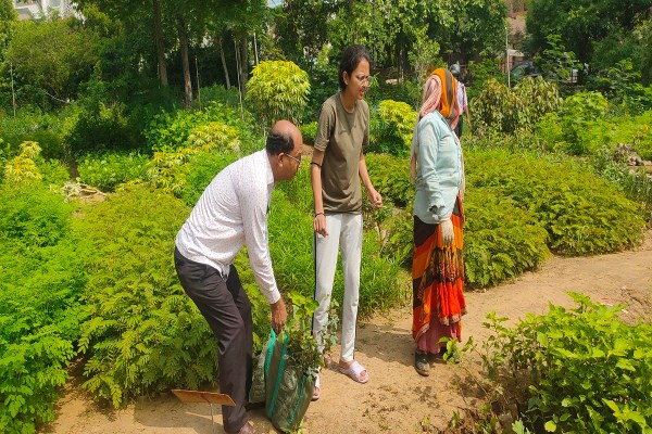 वन विभाग ने आमजन से अपील की है कि वे अधिक से अधिक पौधे लगाएं और पर्यावरण संतुलन में योगदान दें। विभाग का कहना है कि इस बार राज्य भर में लाखों पौधे लगाने का लक्ष्य रखा गया है और सभी पौधशालाओं में पर्याप्त मात्रा में पौधे उपलब्ध कराए गए हैं।