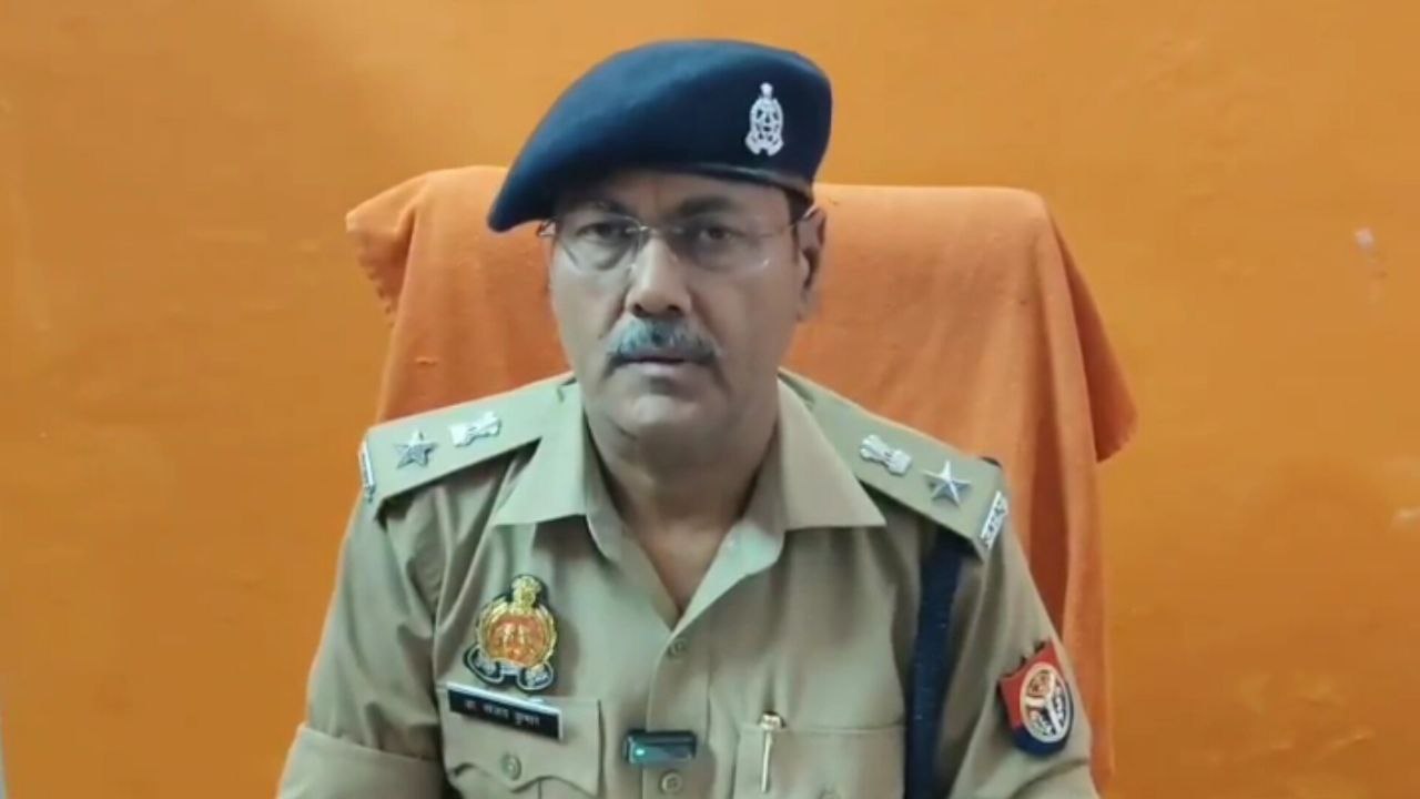 यूपी पुलिस को शर्मशार करने वाली घटना: चालक की मदद से नाबालिग छात्रा को कार में
खींचा, किया दुष्कर्म