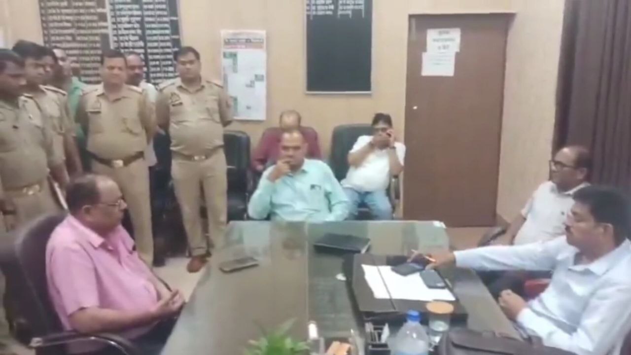 अजीबोगरीब स्थिति: एक कुर्सी के लिए दो सीएमओ, क्या कहता है शासन और हाई कोर्ट का
आदेश