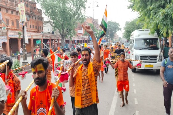 भक्तों का उत्साह और आस्था देखते ही बनती है। गलताजी का प्राकृतिक सौंदर्य और आध्यात्मिक माहौल इस यात्रा को और खास बनाता है। यह यात्रा न केवल श्रद्धा का प्रतीक है, बल्कि एकता और समर्पण का भी अनूठा उदाहरण है।