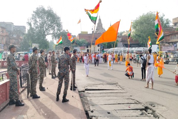 सावन में कांवड़ यात्राओं को लेकर विशेष व्यवस्था की जा रही है। इसके साथ ही शहर के महत्वपूर्ण स्थानों पर भी सुरक्षा के इंतजाम किए जा रहे हैं।