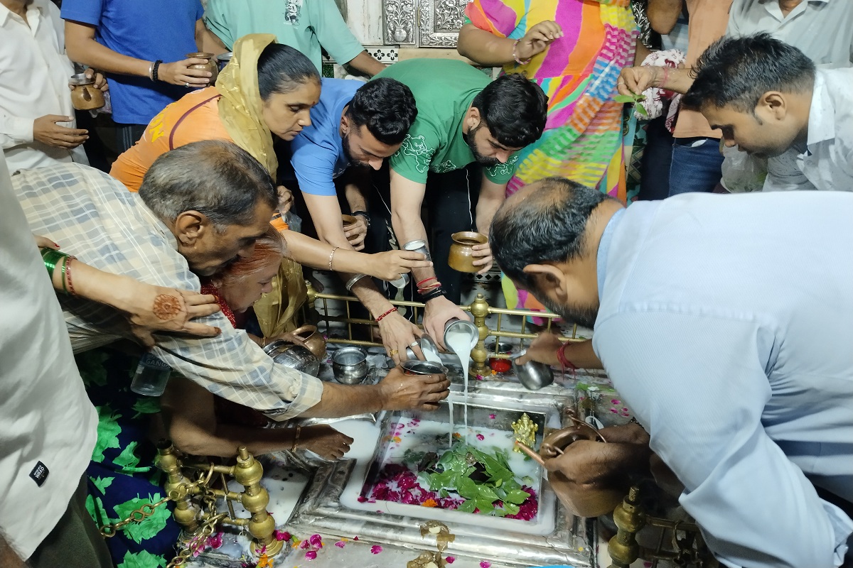 शिव भक्तों के लिए अलर्ट: सावन में ताड़केश्वर मंदिर में जलाभिषेक से पहले नोट कर
लें टाइम