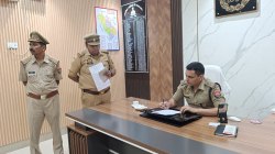 लखनऊ से सटे क्षेत्र में मिला करीब तीन दिन पुराना शव, शरीर में एक कपड़ा नहीं, हुई
नहीं शिनाख्त - image