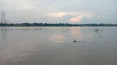 गंगा में डूब कर शिक्षक की मौत (फोटो सोर्स- वीडियो ग्रैब)