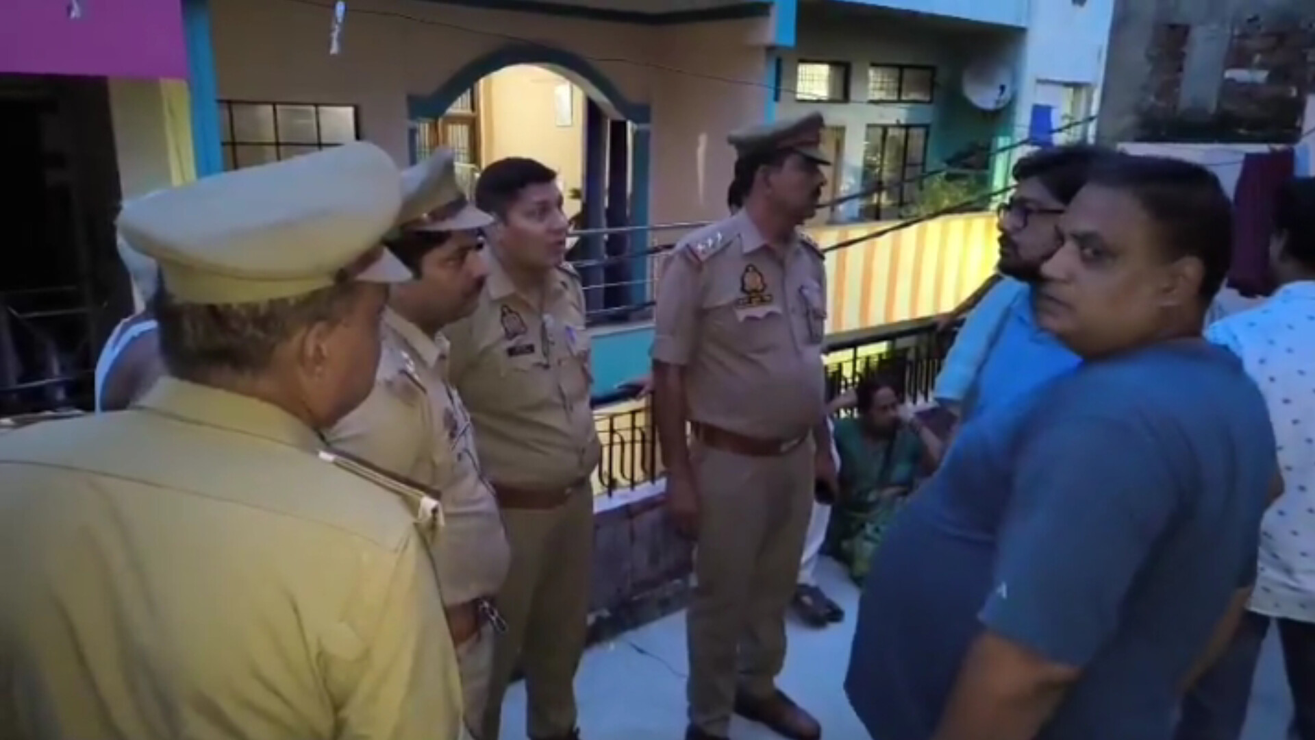 पुत्र ब्रिटेन में सॉफ्टवेयर इंजीनियर, यहां पैरालिसिस मां की नृशंस हत्या, मचा
कोहराम
