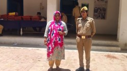 दिल्ली पुलिस को चकमा देकर फरार महिला को उन्नाव पुलिस ने किया गिरफ्तार, झारखंड
धनबाद की रहने वाली - image