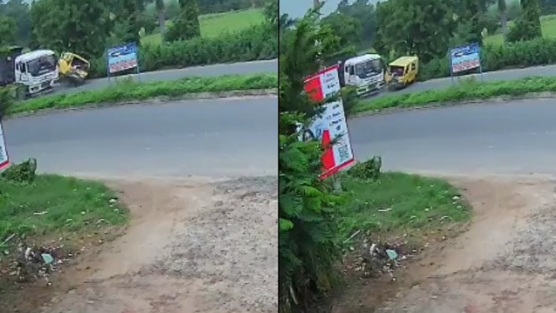 डंपर में स्कूली वैन में मारी टक्कर (फोटो सोर्स- 'X' वीडियो ग्रैब)