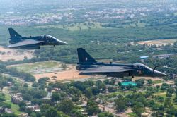 Indian Air Force Exercise: पाकिस्तान से तनाव के बीच राजस्थान सीमा पर वायुसेना का
बड़ा युद्धाभ्यास, आकाश में गूंजेगी सुखोई और राफेल की गर्जना - image