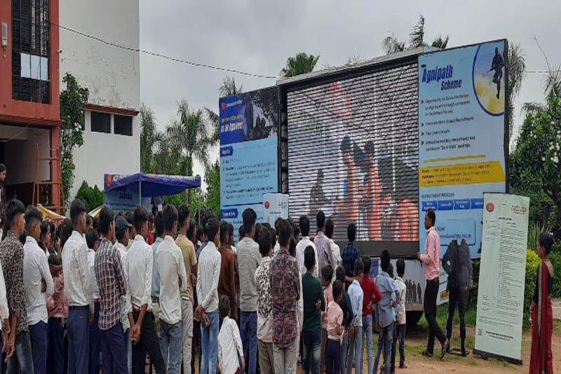 भारतीय सेना का 'कारवां टॉकीज' अभियान: सुदूर ग्रामीण युवाओं के बीच जागरूकता की नई रोशनी फोटो सोर्स : Patrika