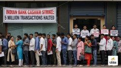 इंडियन बैंक के कैशियर हड़ताल पर, 50 लाख का लेनदेन ठप, ग्राहक हुए परेशान - image