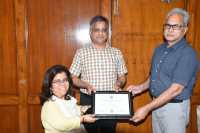 झालावाड़, दौसा और जेपीडीसी नॉर्थ सर्किल बने 'जीरो डिफेक्टिव मीटर' क्षेत्र, शासन सचिव ने सौंपे प्रमाण पत्र। फोटो पत्रिका