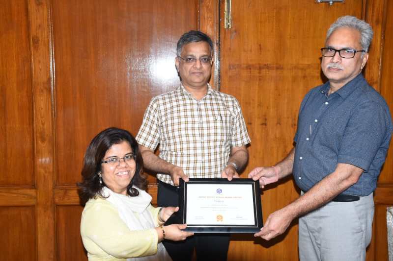 झालावाड़, दौसा और जेपीडीसी नॉर्थ सर्किल बने 'जीरो डिफेक्टिव मीटर' क्षेत्र, शासन सचिव ने सौंपे प्रमाण पत्र। फोटो पत्रिका