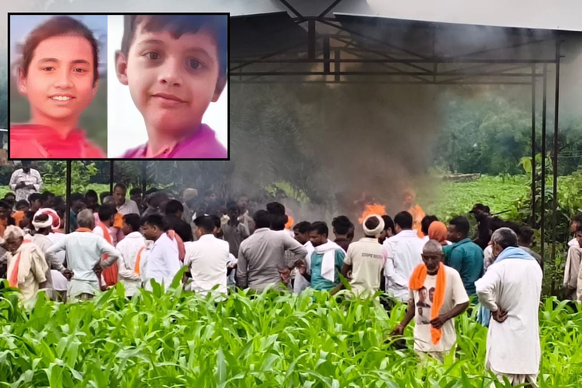 सगे भाई-बहन का एक साथ हुआ अंतिम संस्कार, रोते हुए बोले बीमार पिता ‘हमें अकेला
छोड़ गए बेटे-बेटी’