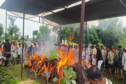 झालावाड़ स्कूल हादसा : इकलौते भाई का अंतिम संस्कार, 4 बहनों का रो-रोकर बुरा हाल,
अब किसको बांधेंगी राखी - image