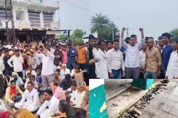 Jhalawar Tragedy: स्कूल में 7 बच्चों की मौत के बाद गुस्साए ग्रामीण, चौराहा किया
जाम; जानें क्या है मांग - image