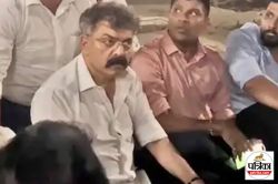 महाराष्ट्र विधानसभा झड़प मामले में पुलिस की बड़ी कार्रवाई, शरद गुट के विधायक
जितेंद्र आव्हाड पर FIR, 2 गिरफ्तार - image